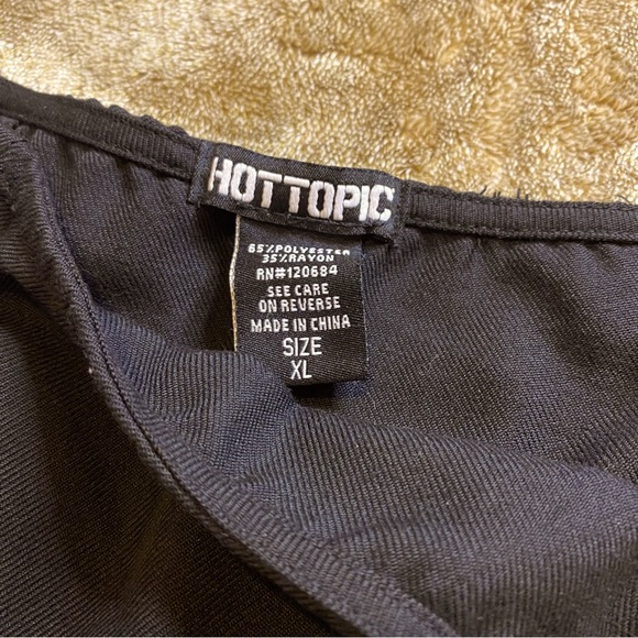 Pleated Zip-Up Skirt - Picture 9 of 9